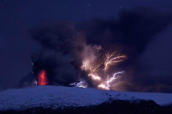 Eyjafjallajökull_eruption.jpg