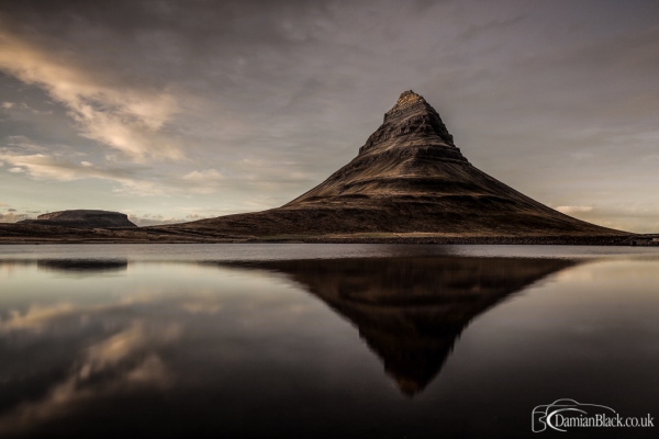 Kirkjufell_tip_of_the_sunset2.jpg